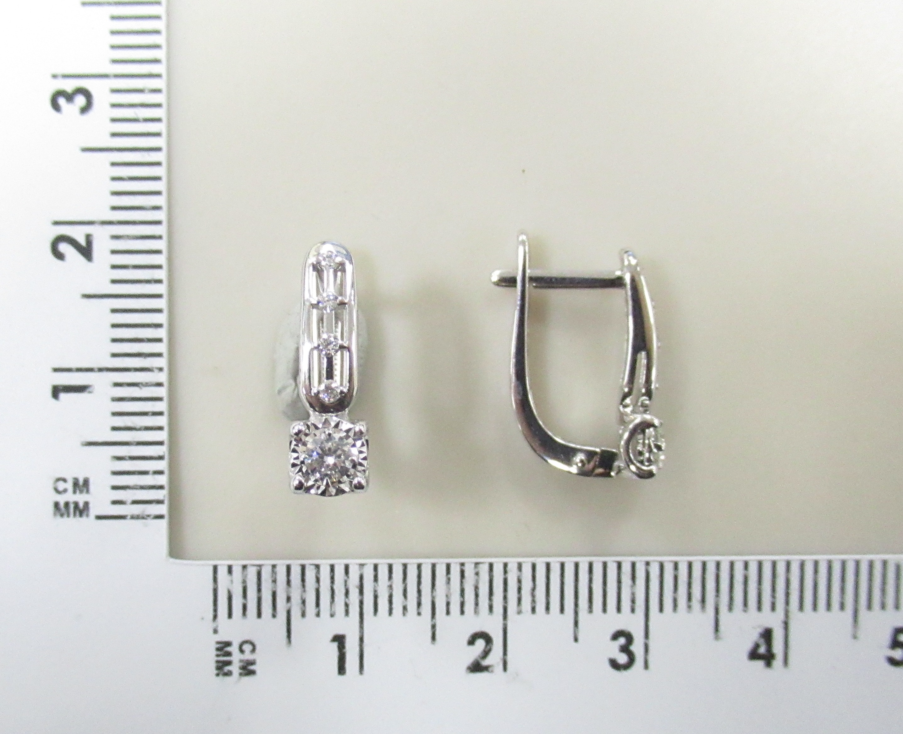 Серьги из белого золота с бриллиантами